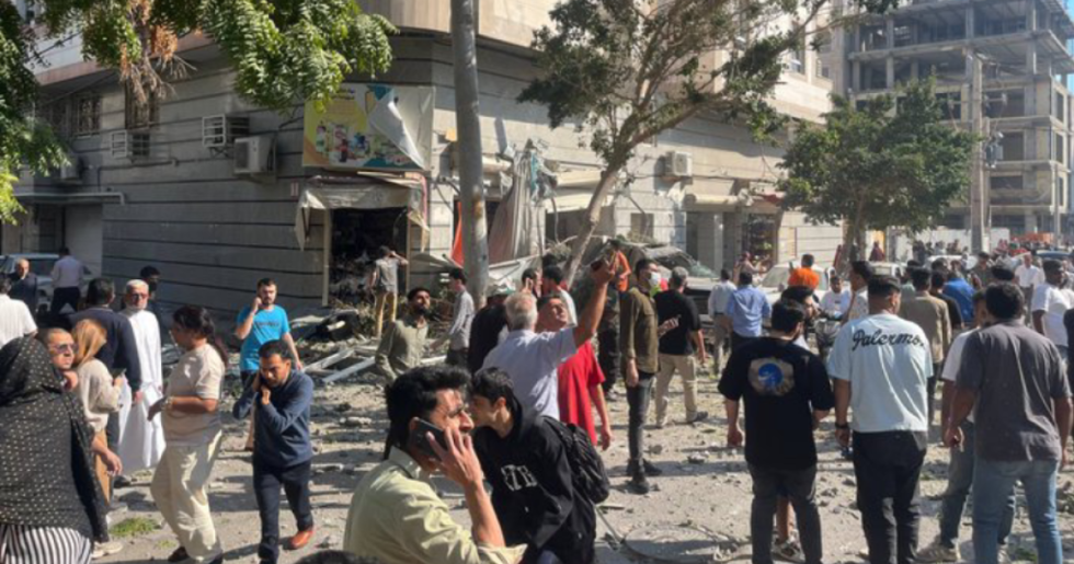 Διαδοχικές εκρήξεις σε περιοχές του Ιράν [βίντεο]